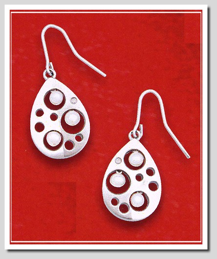 Daring Diamonds Pearl Collection: Pearl Diamond Earrings Silver