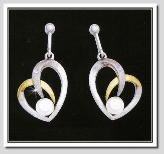 Daring Diamonds Pearl Collection: Pearl Diamond Earrings Silver/14K
