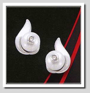 Daring Diamonds Pearl Collection: Pearl Diamond Post Earrings Silver