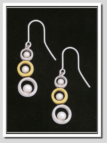 Daring Diamonds Pearl Collection: Pearl Diamond Earrings Silver/14K