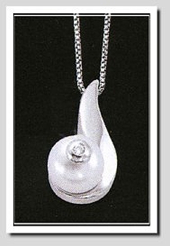 Daring Diamonds Pearl Collection: Pearl Diamond Swirl Pendant Chain Silver