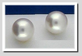 AAA Grade 8.5-9MM Japanese White Akoya Cultured Pearl Earring Studs, 18K White Gold 