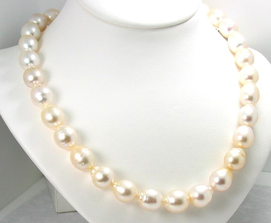10X13MM - 11.9X13.7MM Creamy White South Sea Pearl Necklace 14K Clasp 17.5in