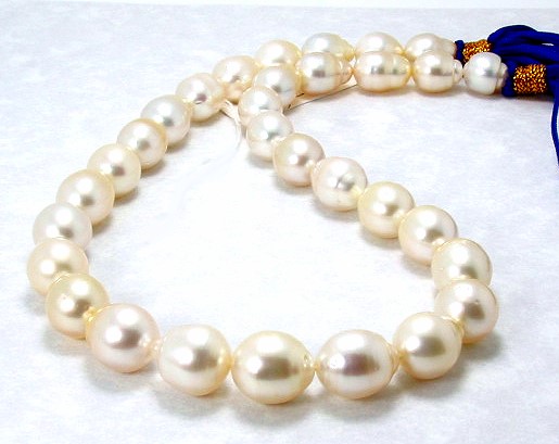 10X13MM - 11.9X13.7MM Creamy White South Sea Pearl Necklace 14K Clasp 17.5in