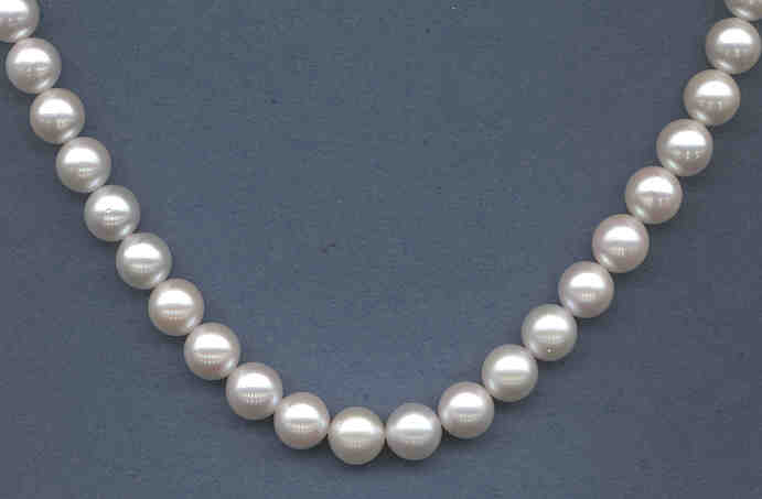 8.5-9MM Japanese Akoya Cultured Pearls, White, AA Grade