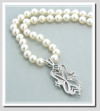 AA+ Grade 5-5.5MM 16 In. White Akoya Cultured Pearl Necklace w/Antique Style Diamond Heart Pendant, 14K White Gold, 