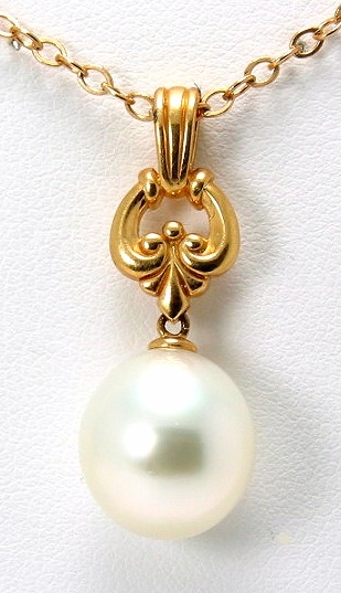 12.4X13.2MM White South Sea Pearl Pendant 18K Yellow Gold