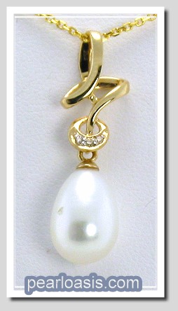 8X10Mm White FW Pearl Diamond Q-Style Pendant 14K Yellow Gold