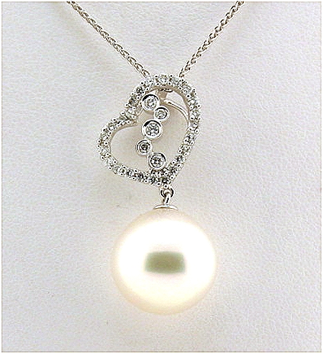 13.5MM White South Sea Pearl Pendant 0.35 Ct. Diamonds 18K W Gold 18in. Chain