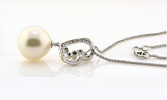13.5MM White South Sea Pearl Pendant 0.35 Ct. Diamonds 18K W Gold 18in. Chain