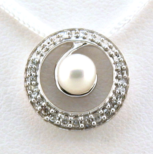 AAA 4.5-5MM FW Pearl & Diamond Pendant 14K White Gold