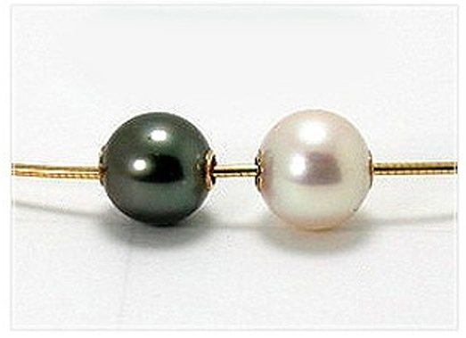 Removeable Pearl Necklace 9.05MM Black Tahitian Pearl 9.5MM White FW Pearl 14K Yellow Gold 18in