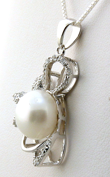 10-10.5MM White Freshwater Pearl CZ Pendant /18in Chain, Sterling Silver