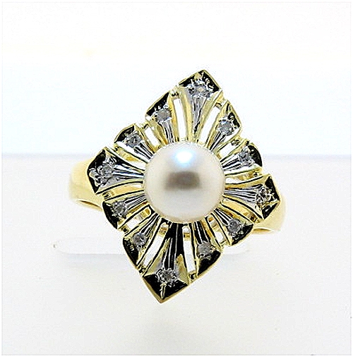 White Cultured Pearl Ring w/Diamonds, 14K Diamond Shape, Size 7.25