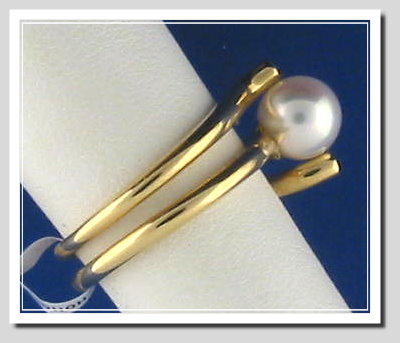 7.3MM White Akoya Cultured Pearl Ring w/Diamonds, 14K Yellow Gold, 5.9g. Size 7.5