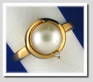 8-8.5MM White Freshwater Cultured Pearl Ring w/Diamond, 14K Yellow Gold, Size 7