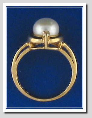8-8.5MM White Freshwater Cultured Pearl Ring w/Diamond, 14K Yellow Gold, Size 7