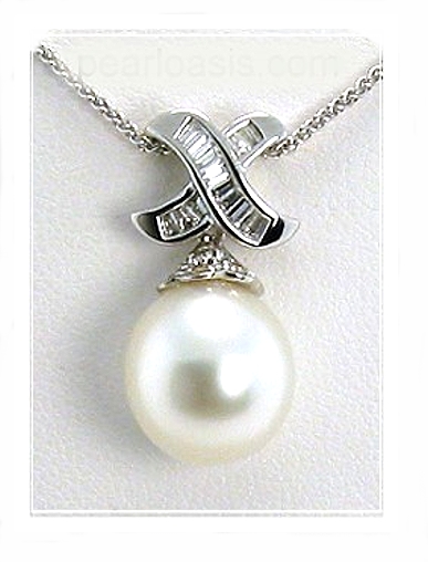 10.7MM White South Sea Pearl Diamond Pendant w/Chain 18K Gold 16in