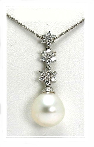 13.1MM White South Sea Pearl Diamond Pendant w/Chain 16in 0.77 Ct. 18K White Gold