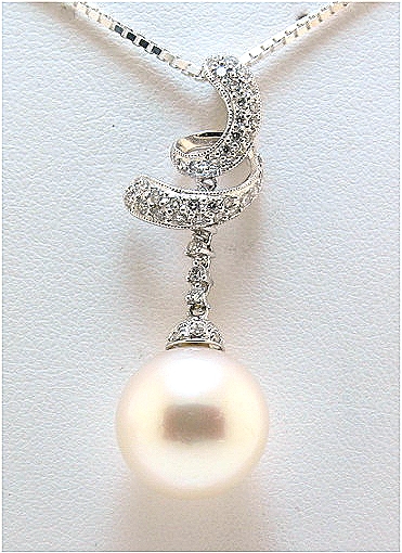 12.9MM White South Sea Pearl Pendant 0.41 Ct. Diamonds 18K W Gold