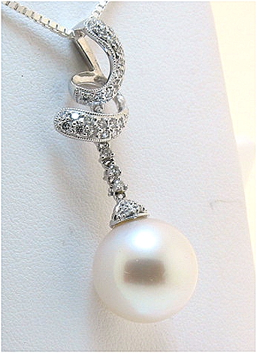 12.9MM White South Sea Pearl Pendant 0.41 Ct. Diamonds 18K W Gold