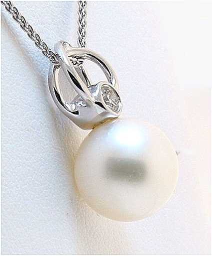 10.5MM White South Sea Pearl Diamond Pendant w/Chain 14K W 18in.