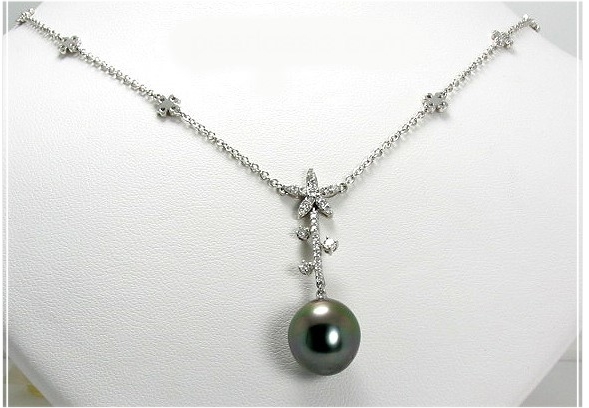11.8X13MM Peacock Tahitian Pearl Diamond Necklace 18K White Gold Size